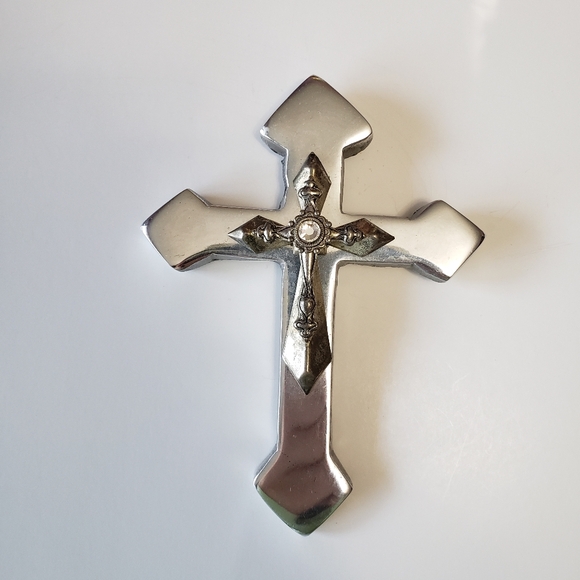 Vintage Silver tone Metal Cross with a Rignstone - Picture 2 of 11